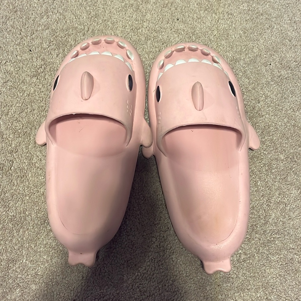 Shark slides. size 8